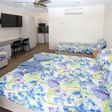 Reef Gardens Motel Proserpine Eksteriør bilde